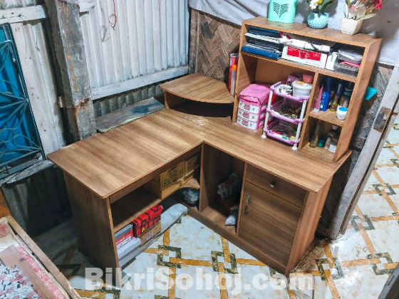 কম্পিউটার টেবিল